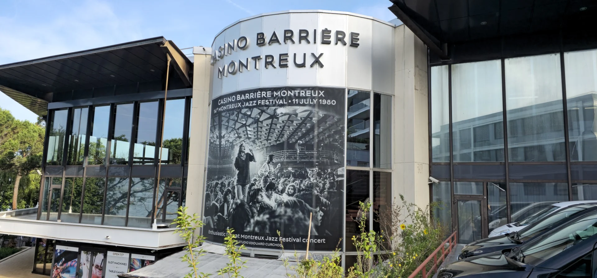 Esterno del Casino Barrière Montreux, sede della mostra Meet the Legends